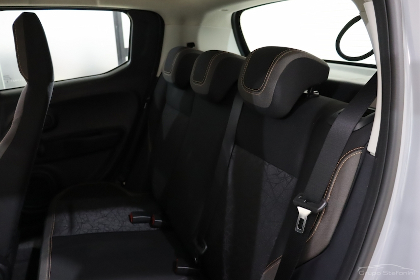 Foto do veículo FIAT MOBI 1.0 EVO FLEX TREKKING MANUAL 2023 977 KM 69.990,00