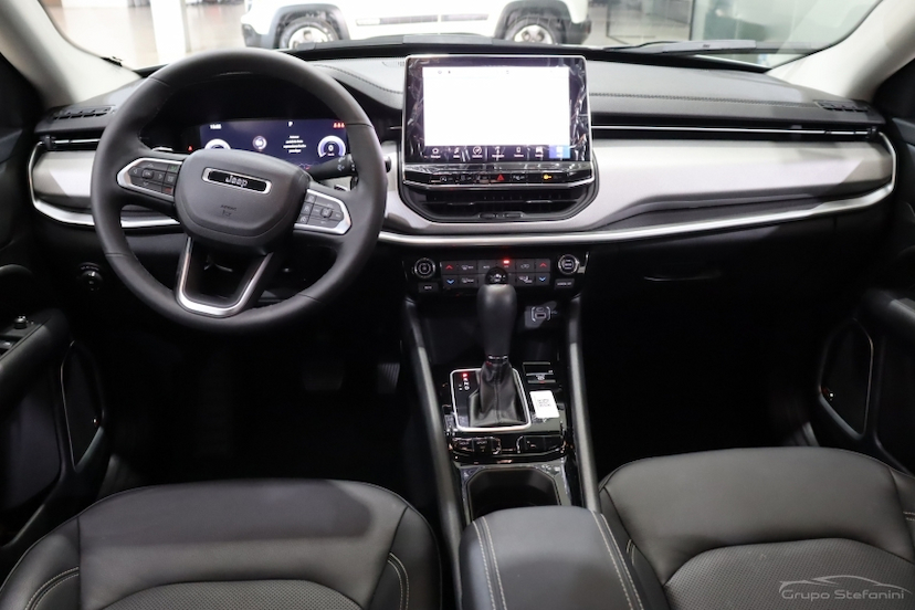 Foto do veículo JEEP COMPASS 1.3 T270 TURBO FLEX LONGITUDE AT6 2025 847 KM 179.990,00