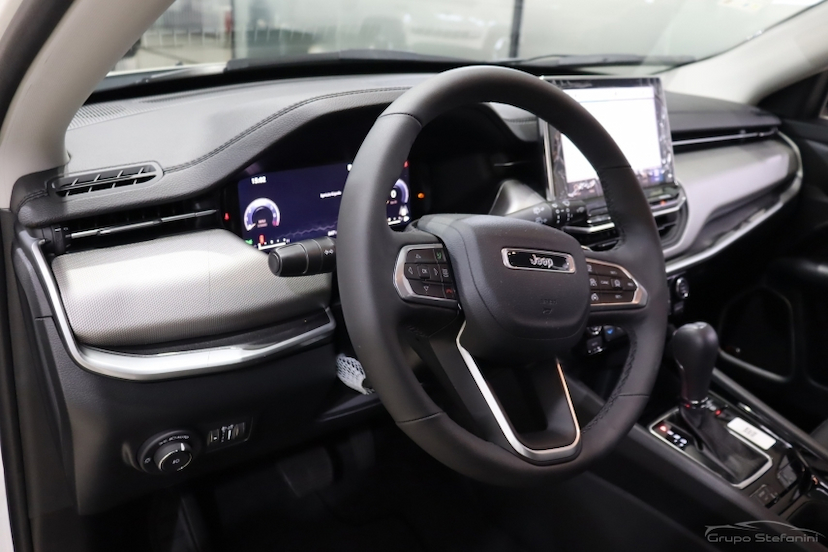 Foto do veículo JEEP COMPASS 1.3 T270 TURBO FLEX LONGITUDE AT6 2025 847 KM 179.990,00