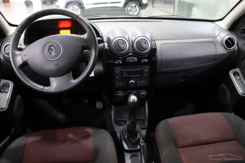 Foto do veículo RENAULT SANDERO 1.6 STEPWAY 16V FLEX 4P MANUAL 2013 85.918 KM 39.990,00