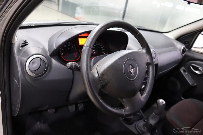 Foto do veículo RENAULT SANDERO 1.6 STEPWAY 16V FLEX 4P MANUAL 2013 85.918 KM 39.990,00
