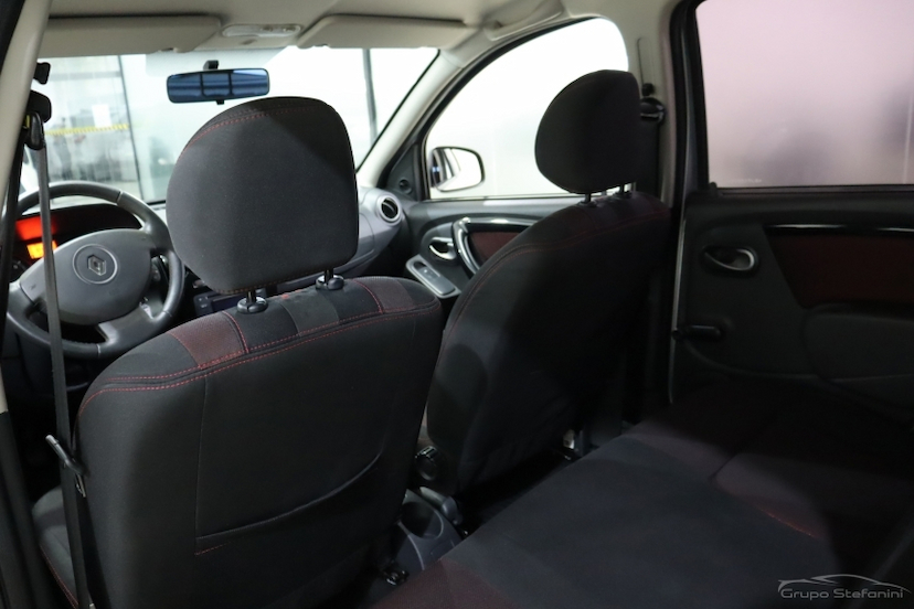 Foto do veículo RENAULT SANDERO 1.6 STEPWAY 16V FLEX 4P MANUAL 2013 85.918 KM 39.990,00