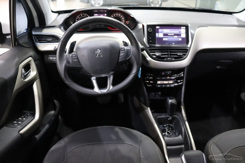 Foto do veículo PEUGEOT 2008 1.6 16V FLEX ALLURE 4P AUTOMÁTICO 2017 63.625 KM 59.990,00