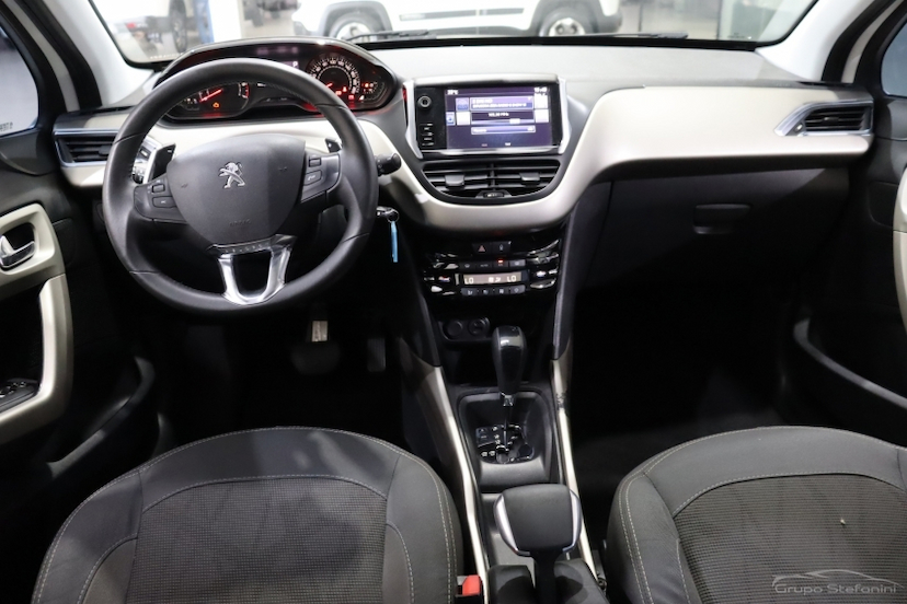 Foto do veículo PEUGEOT 2008 1.6 16V FLEX ALLURE 4P AUTOMÁTICO 2017 63.625 KM 59.990,00