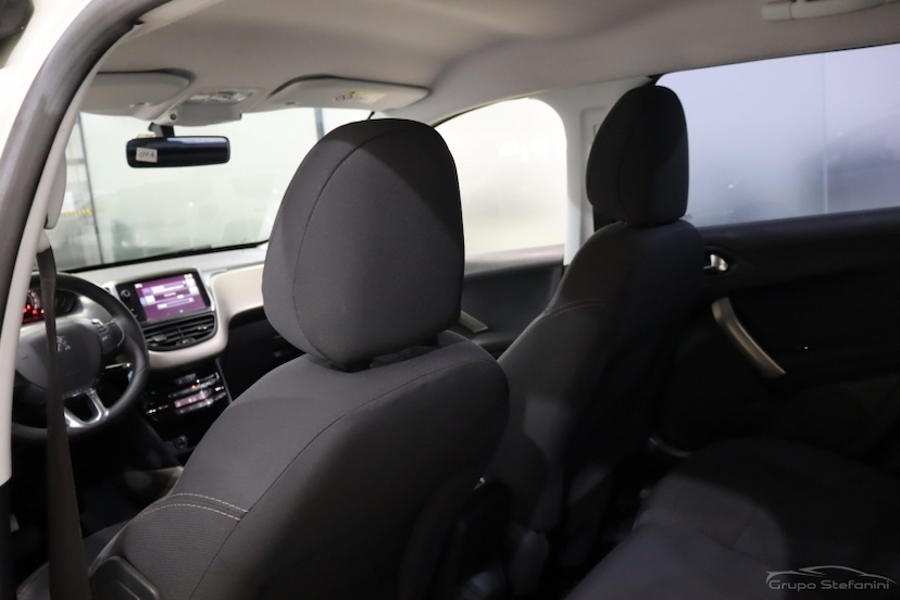 Foto do veículo PEUGEOT 2008 1.6 16V FLEX ALLURE 4P AUTOMÁTICO 2017 63.625 KM 59.990,00
