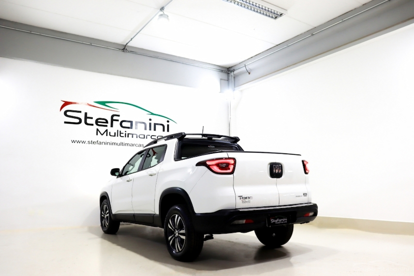 Foto do veículo FIAT TORO 2.0 16V TURBO DIESEL FREEDOM 4WD AT9 2022 110.554 KM 117.990,00
