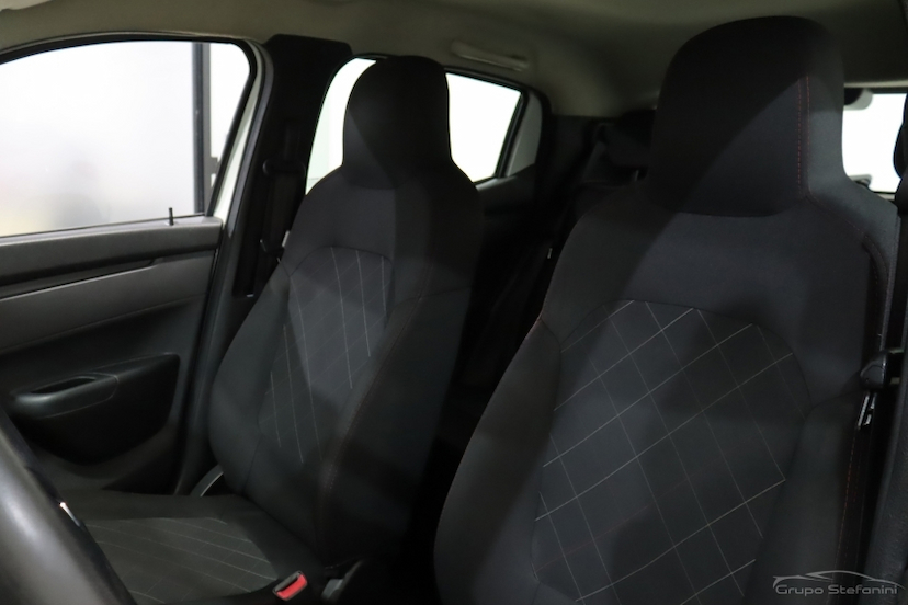 Foto do veículo RENAULT KWID 1.0 12V SCE FLEX ZEN MANUAL 2020 81.001 KM 38.990,00