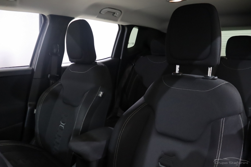 Foto do veículo JEEP RENEGADE 1.3 T270 TURBO FLEX SPORT AT6 2024 36.719 KM 110.990,00