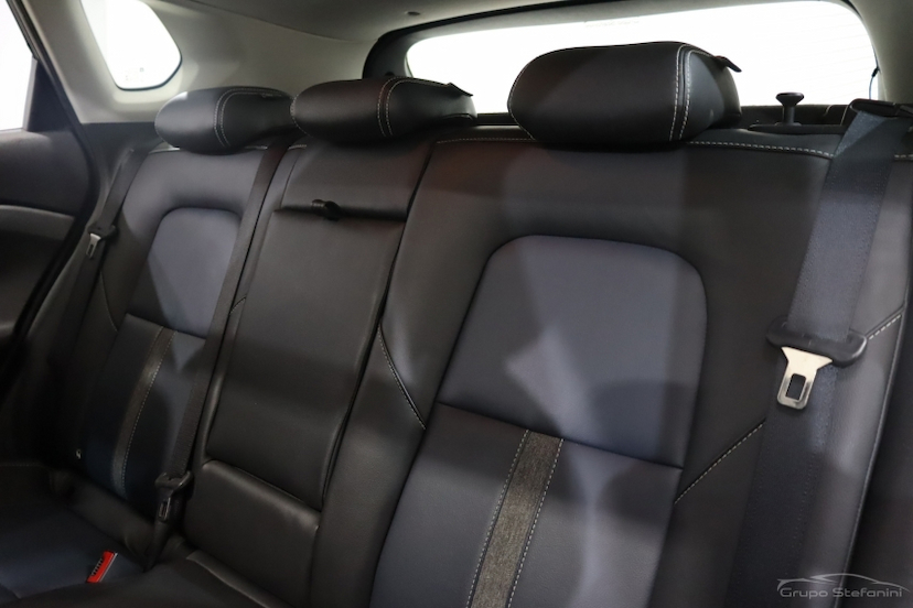 Foto do veículo CHEVROLET TRACKER 1.2 TURBO FLEX PREMIER AUTOMÁTICO 2022 108.672 KM 110.990,00