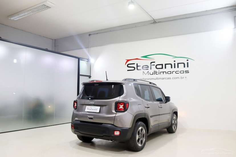 Foto do veículo JEEP RENEGADE 1.8 16V FLEX 4P AUTOMÁTICO 2021 32.600 KM 77.990,00