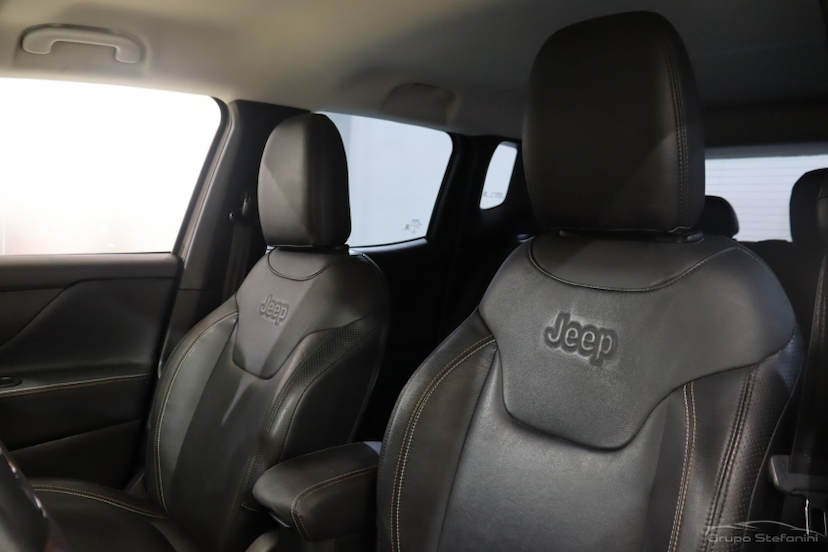 Foto do veículo JEEP RENEGADE 1.8 16V FLEX 4P AUTOMÁTICO 2021 32.600 KM 77.990,00
