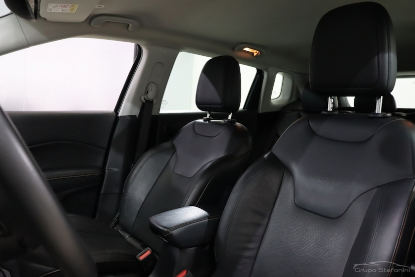 Foto do veículo JEEP COMPASS 2.0 16V FLEX LONGITUDE AUTOMÁTICO 2020 84.368 KM 95.990,00