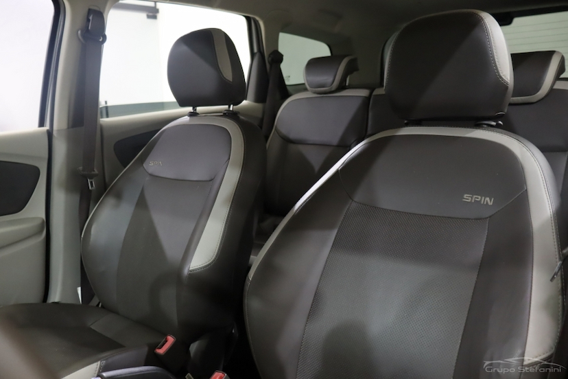 Foto do veículo CHEVROLET SPIN 1.8 LT 8V FLEX 4P AUTOMÁTICO 2013 72.693 KM 46.990,00