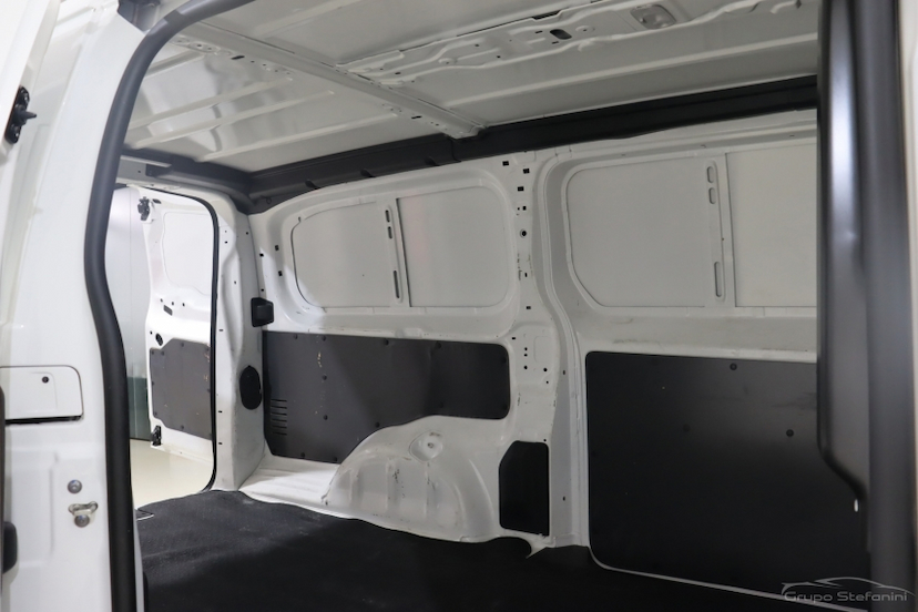 Foto do veículo CITROËN JUMPY 1.6 BLUEHDI DIESEL FURGÃO PACK MANUAL 2021 38.296 KM 131.990,00