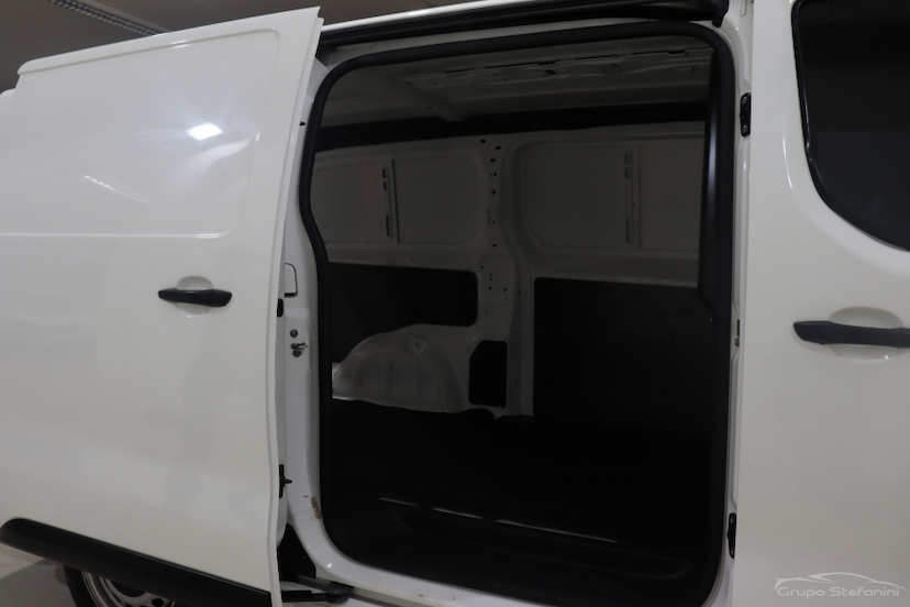 Foto do veículo CITROËN JUMPY 1.6 BLUEHDI DIESEL FURGÃO PACK MANUAL 2021 38.296 KM 131.990,00