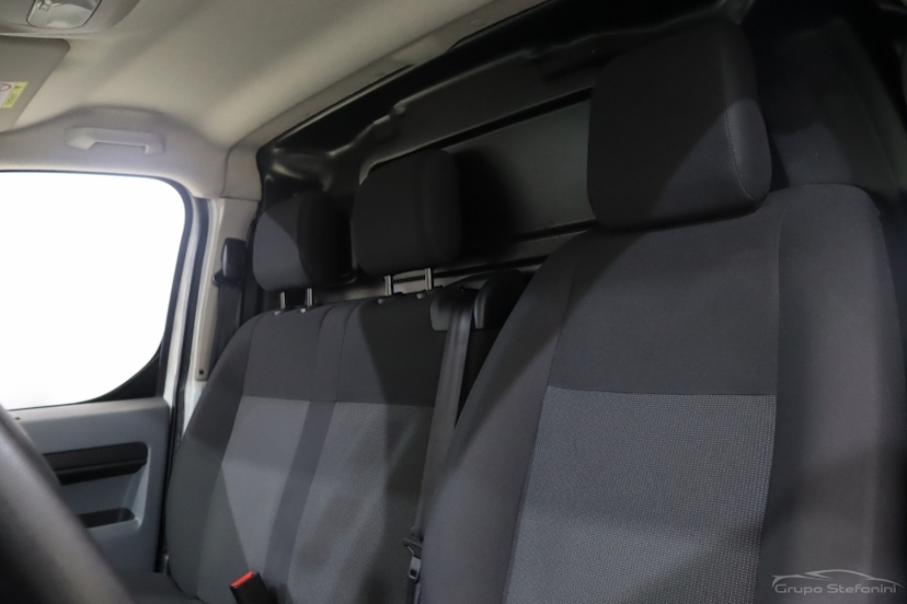 Foto do veículo CITROËN JUMPY 1.6 BLUEHDI DIESEL FURGÃO PACK MANUAL 2021 38.296 KM 131.990,00
