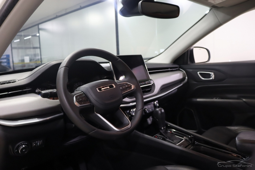 Foto do veículo JEEP COMPASS 1.3 T270 TURBO FLEX LONGITUDE AT6 2024 29.534 KM 157.990,00