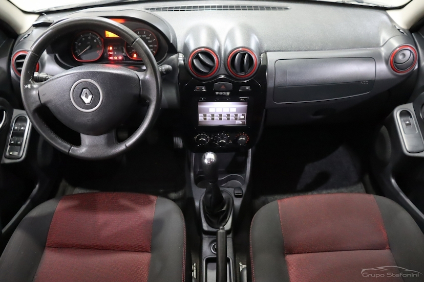 Foto do veículo RENAULT SANDERO 1.6 STEPWAY 8V FLEX 4P MANUAL 2014 83.647 KM 41.990,00