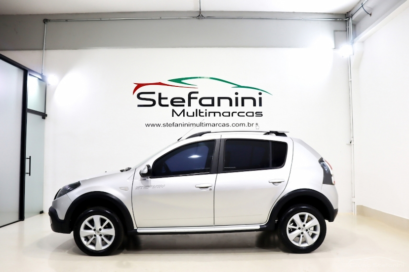 Foto do veículo RENAULT SANDERO 1.6 STEPWAY 8V FLEX 4P MANUAL 2014 83.647 KM 41.990,00