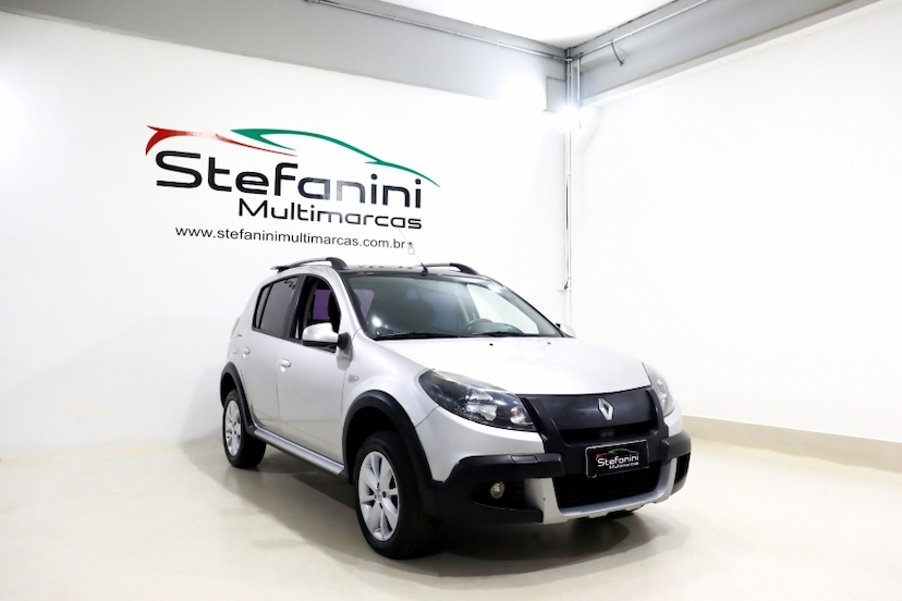 Foto do veículo RENAULT SANDERO 1.6 STEPWAY 8V FLEX 4P MANUAL 2014 83.647 KM 41.990,00