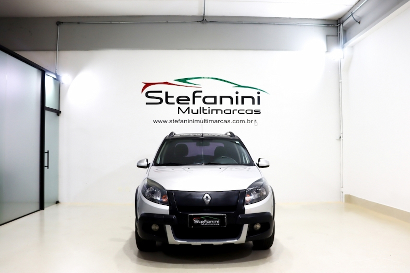 Foto do veículo RENAULT SANDERO 1.6 STEPWAY 8V FLEX 4P MANUAL 2014 83.647 KM 41.990,00