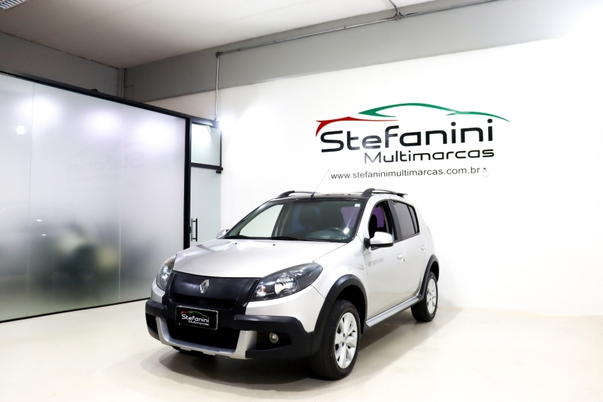 Foto do veículo RENAULT SANDERO 1.6 STEPWAY 8V FLEX 4P MANUAL 2013/2014 83.647 KM R$ 41.990,00
