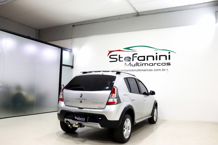 Foto do veículo RENAULT SANDERO 1.6 STEPWAY 8V FLEX 4P MANUAL 2014 83.647 KM 41.990,00