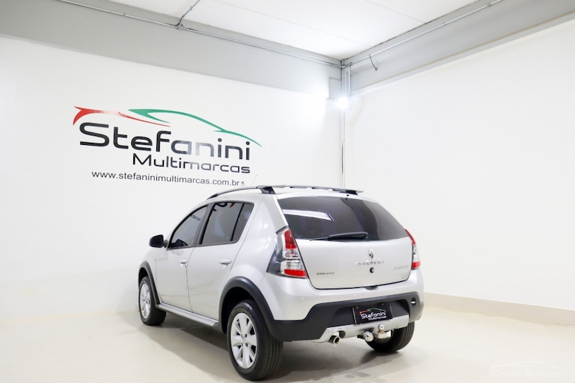Foto do veículo RENAULT SANDERO 1.6 STEPWAY 8V FLEX 4P MANUAL 2014 83.647 KM 41.990,00