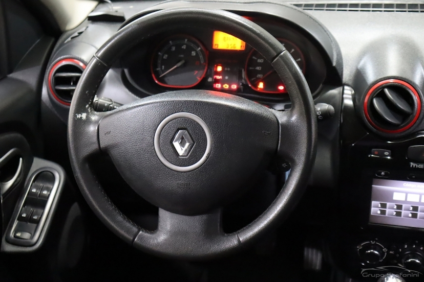 Foto do veículo RENAULT SANDERO 1.6 STEPWAY 8V FLEX 4P MANUAL 2014 83.647 KM 41.990,00