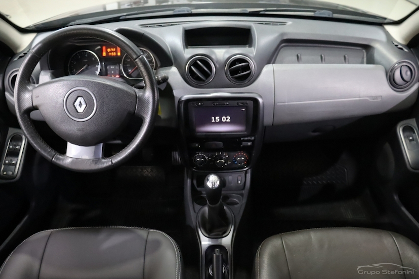 Foto do veículo RENAULT DUSTER 1.6 TECH ROAD 4X2 16V FLEX 4P MANUAL 2014 136.762 KM 53.990,00