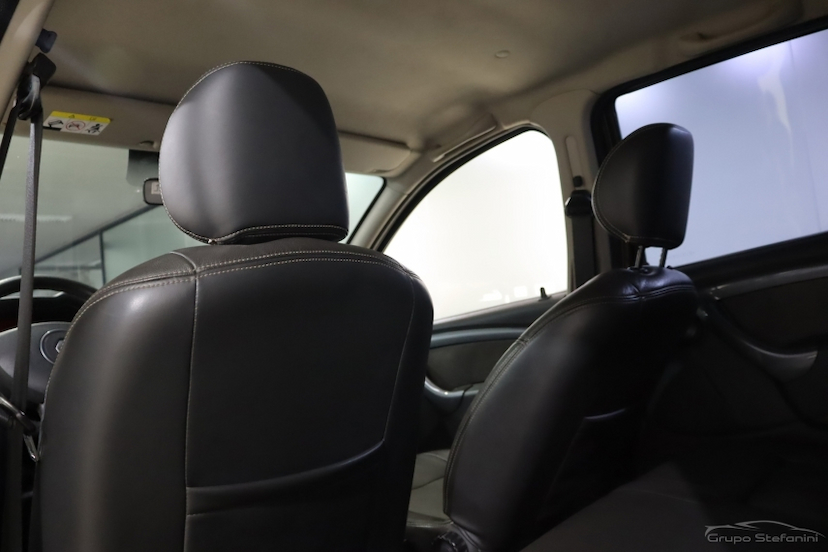Foto do veículo RENAULT DUSTER 1.6 TECH ROAD 4X2 16V FLEX 4P MANUAL 2014 136.762 KM 53.990,00
