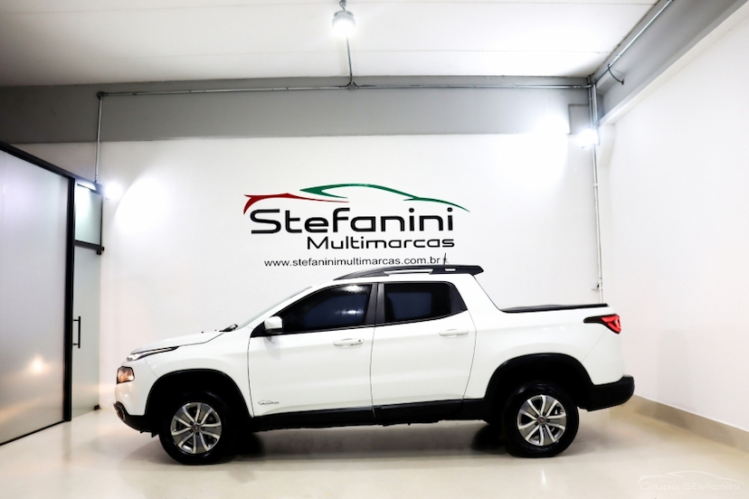 Foto do veículo FIAT TORO 2.0 16V TURBO DIESEL FREEDOM 4WD AT9 2022 58.407 KM 121.990,00