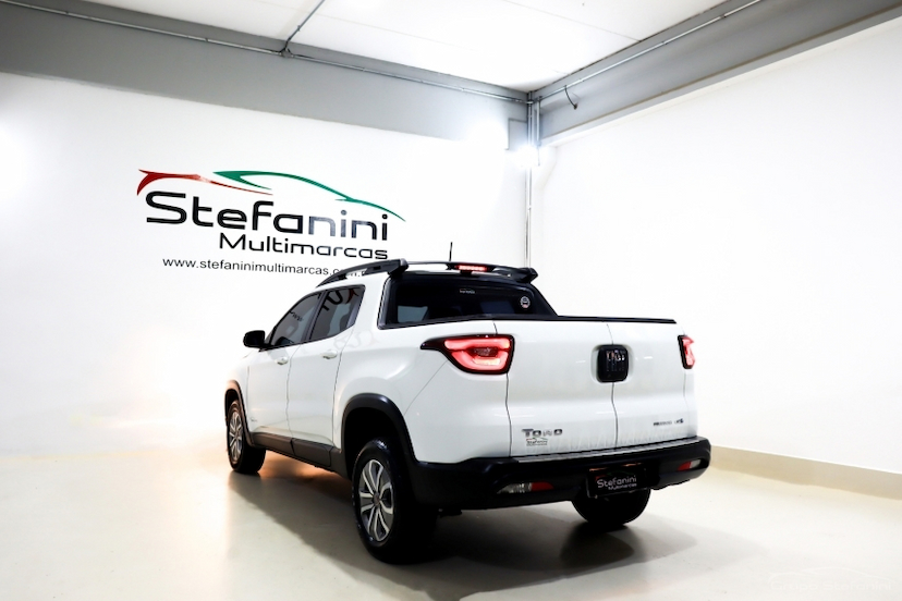 Foto do veículo FIAT TORO 2.0 16V TURBO DIESEL FREEDOM 4WD AT9 2022 58.407 KM 121.990,00