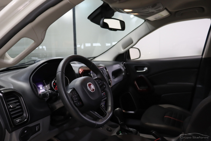 Foto do veículo FIAT TORO 2.0 16V TURBO DIESEL FREEDOM 4WD AT9 2022 58.407 KM 121.990,00