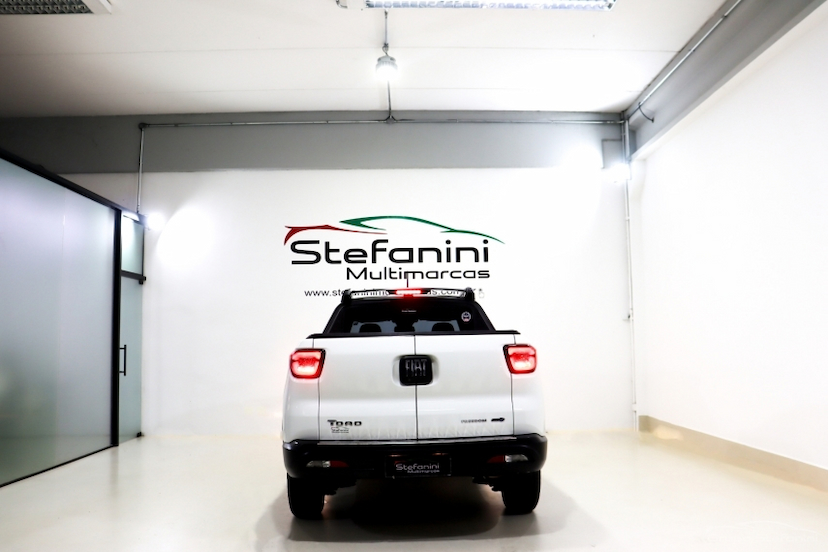 Foto do veículo FIAT TORO 2.0 16V TURBO DIESEL FREEDOM 4WD AT9 2022 58.407 KM 121.990,00