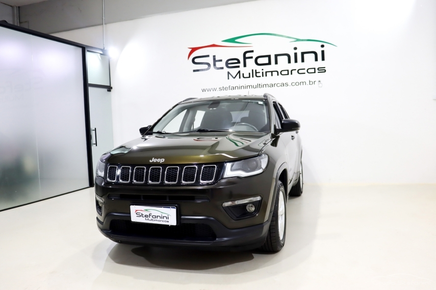Foto do veículo JEEP COMPASS 2.0 16V FLEX SPORT AUTOMÁTICO 2017/2018 51.600 KM R$ 84.990,00