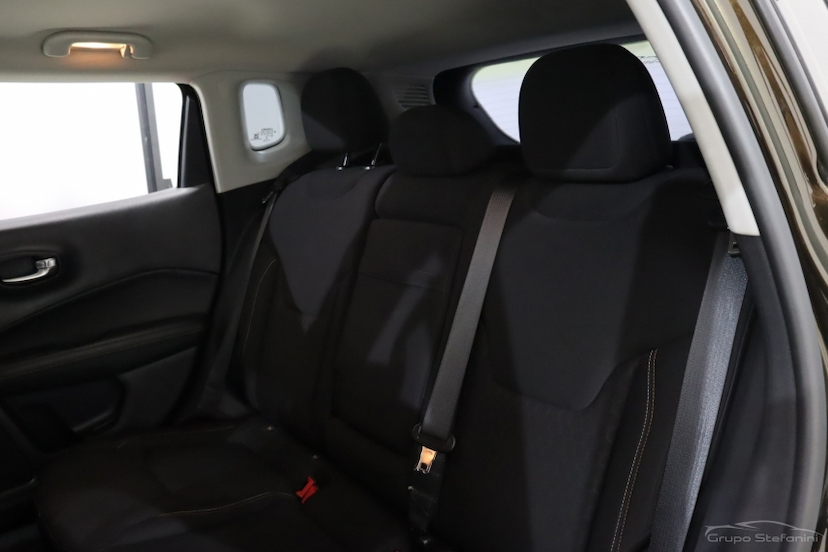 Foto do veículo JEEP COMPASS 2.0 16V FLEX SPORT AUTOMÁTICO 2018 51.600 KM 84.990,00