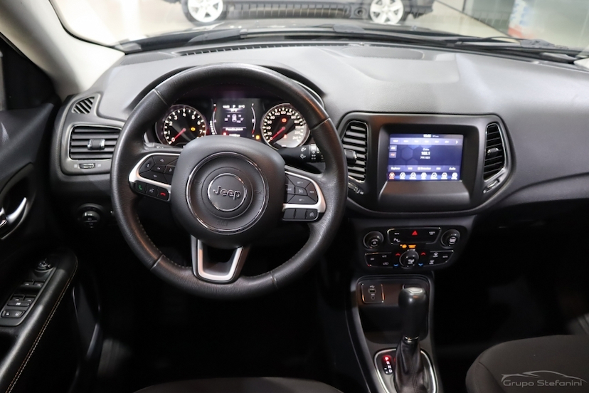 Foto do veículo JEEP COMPASS 2.0 16V FLEX SPORT AUTOMÁTICO 2018 51.600 KM 84.990,00