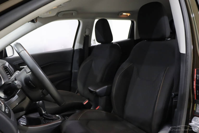 Foto do veículo JEEP COMPASS 2.0 16V FLEX SPORT AUTOMÁTICO 2018 51.600 KM 84.990,00