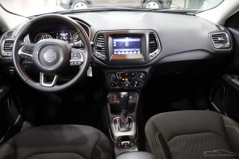 Foto do veículo JEEP COMPASS 2.0 16V FLEX SPORT AUTOMÁTICO 2018 51.600 KM 84.990,00