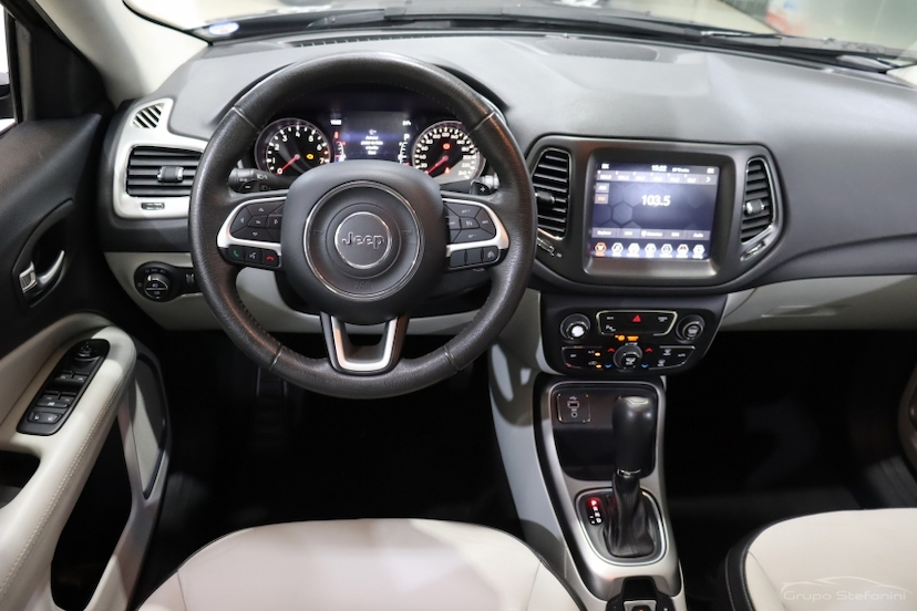 Foto do veículo JEEP COMPASS 2.0 16V FLEX LONGITUDE AUTOMÁTICO 2019 54.685 KM 94.990,00