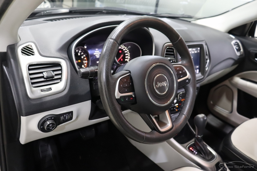 Foto do veículo JEEP COMPASS 2.0 16V FLEX LONGITUDE AUTOMÁTICO 2019 54.685 KM 94.990,00