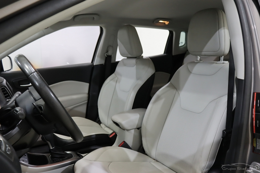 Foto do veículo JEEP COMPASS 2.0 16V FLEX LONGITUDE AUTOMÁTICO 2019 54.685 KM 94.990,00