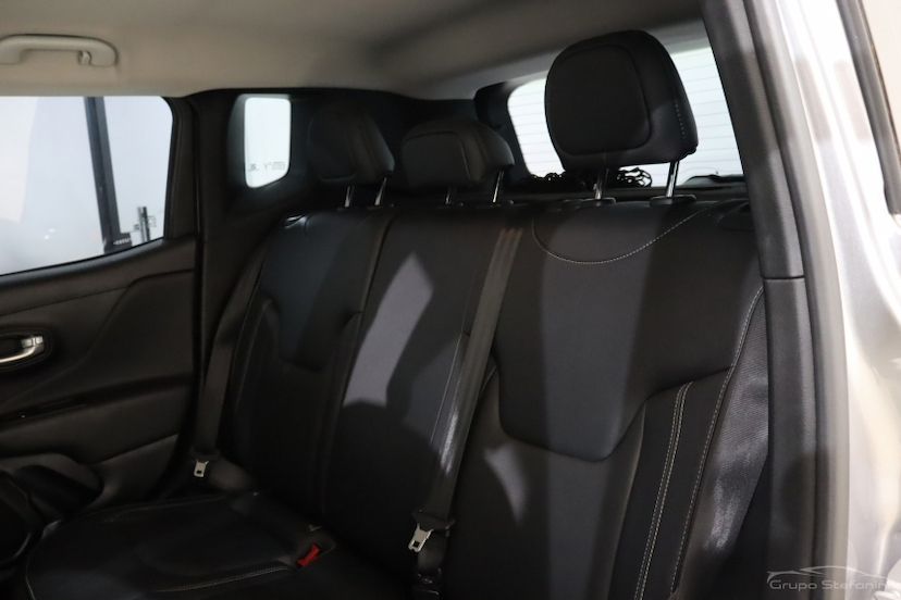 Foto do veículo JEEP RENEGADE 1.3 T270 TURBO FLEX LONGITUDE AT6 2023 21.943 KM 108.990,00