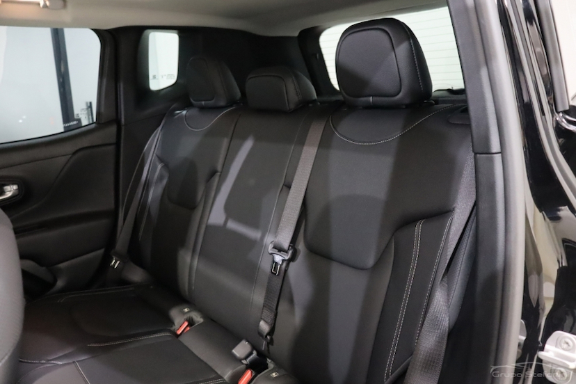 Foto do veículo JEEP RENEGADE 1.3 T270 TURBO FLEX SAHARA AT6 2025 4.771 KM 159.990,00