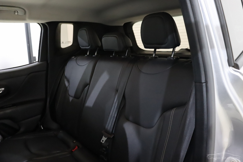 Foto do veículo JEEP RENEGADE 1.8 16V FLEX LONGITUDE 4P AUTOMÁTICO 2020 63.778 KM 78.990,00