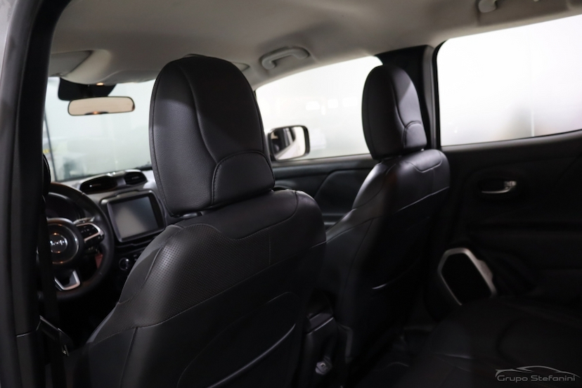 Foto do veículo JEEP RENEGADE 1.8 16V FLEX LONGITUDE 4P AUTOMÁTICO 2020 63.778 KM 78.990,00