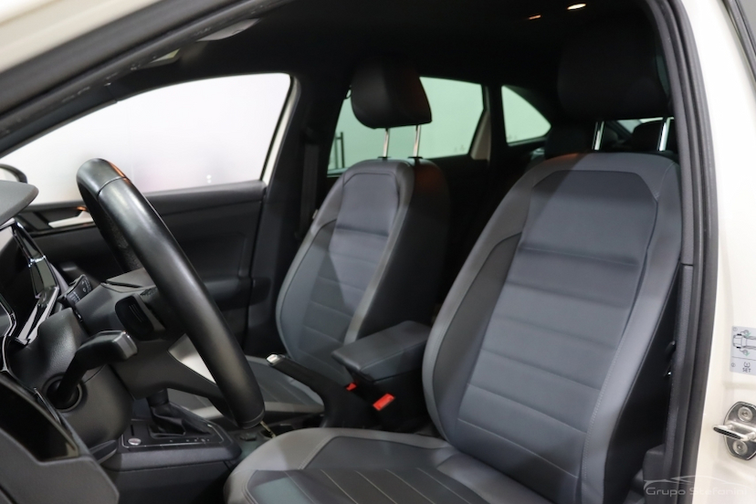 Foto do veículo VOLKSWAGEN NIVUS 1.0 200 TSI TOTAL FLEX HIGHLINE AUTOMÁTICO 2021 93.852 KM 98.490,00