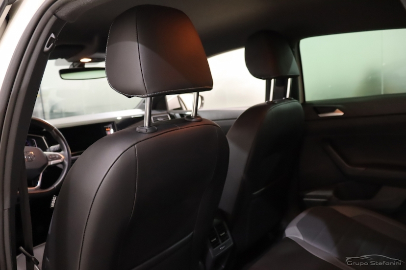 Foto do veículo VOLKSWAGEN NIVUS 1.0 200 TSI TOTAL FLEX HIGHLINE AUTOMÁTICO 2021 93.852 KM 98.490,00