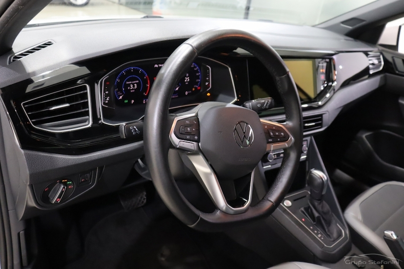 Foto do veículo VOLKSWAGEN NIVUS 1.0 200 TSI TOTAL FLEX HIGHLINE AUTOMÁTICO 2021 93.852 KM 98.490,00